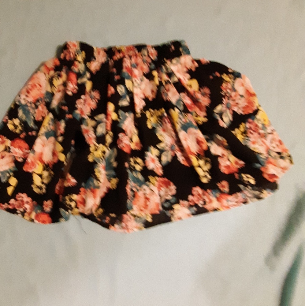 Floral mini skirt